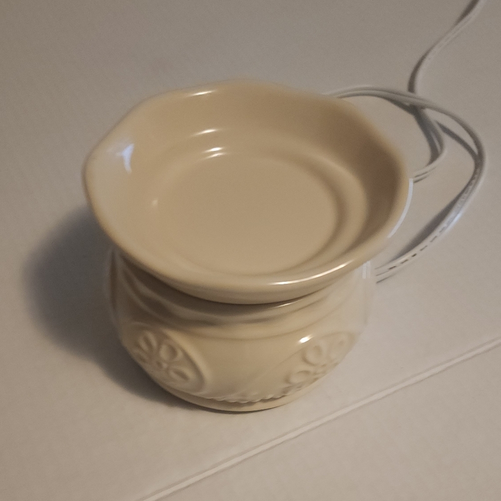 Johnson and Son ivory ceramic electric wax warmer - Picture 4 of 4
